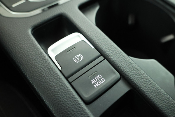 Volkswagen Passat Variant 1.5 TSI Elegance Business Trekhaak, Panorama, Navigatie, Stoelverwarming!