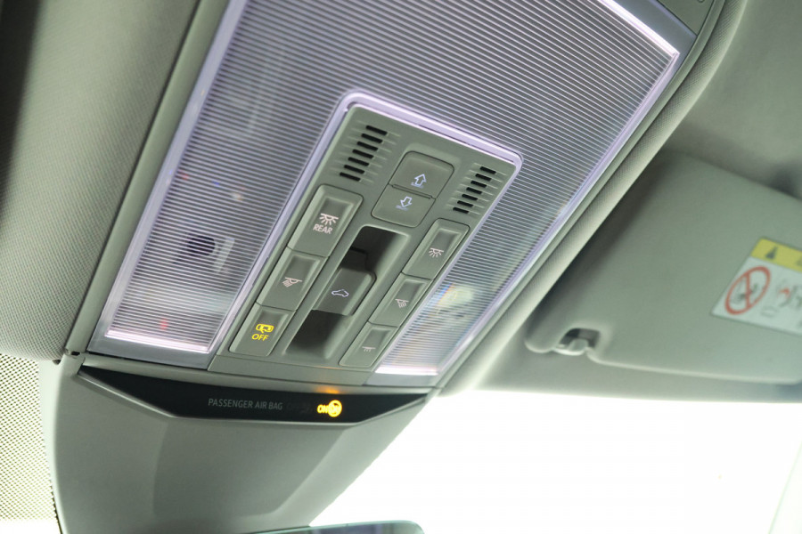 Volkswagen Passat Variant 1.5 TSI Elegance Business Trekhaak, Panorama, Navigatie, Stoelverwarming!