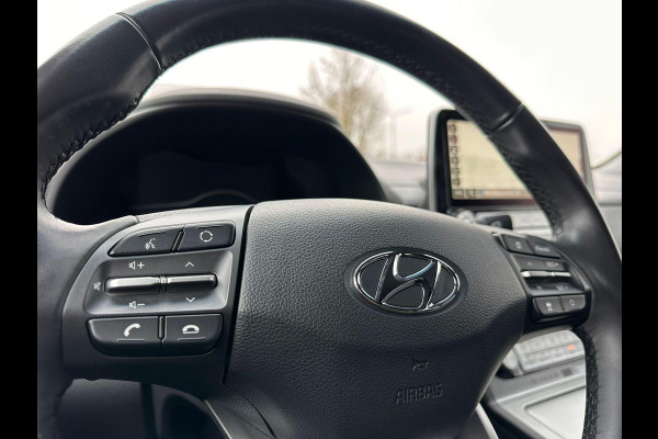 Hyundai Kona EV Fashion 64 kWh | SOH: 96,2% | 3 Fase | warmtepomp | Black Edition LM |  HUD | Blindspot | Climate | Navi |