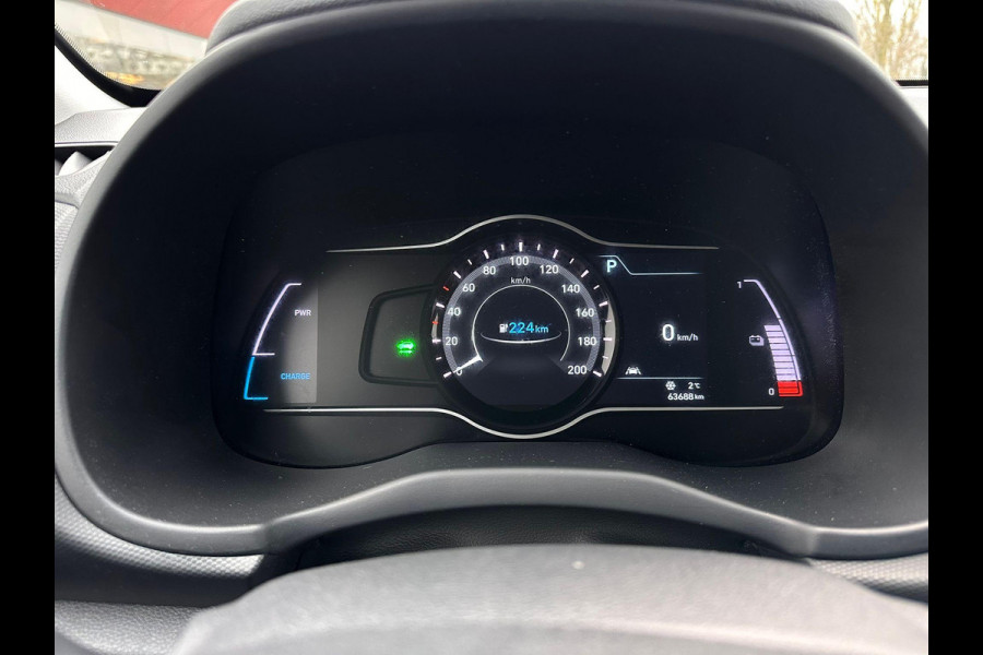Hyundai Kona EV Fashion 64 kWh | SOH: 96,2% | 3 Fase | warmtepomp | Black Edition LM |  HUD | Blindspot | Climate | Navi |