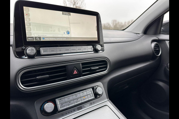 Hyundai Kona EV Fashion 64 kWh | SOH: 96,2% | 3 Fase | warmtepomp | Black Edition LM |  HUD | Blindspot | Climate | Navi |