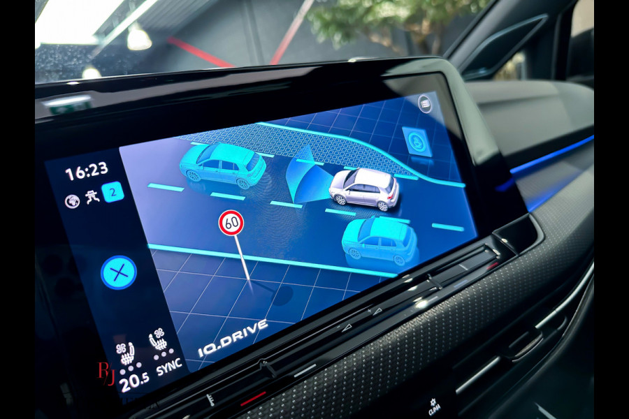 Volkswagen Golf 8 2.0 TSI R 4Motion Performance Akrapovic|Leder|HUD|H/K|Memory