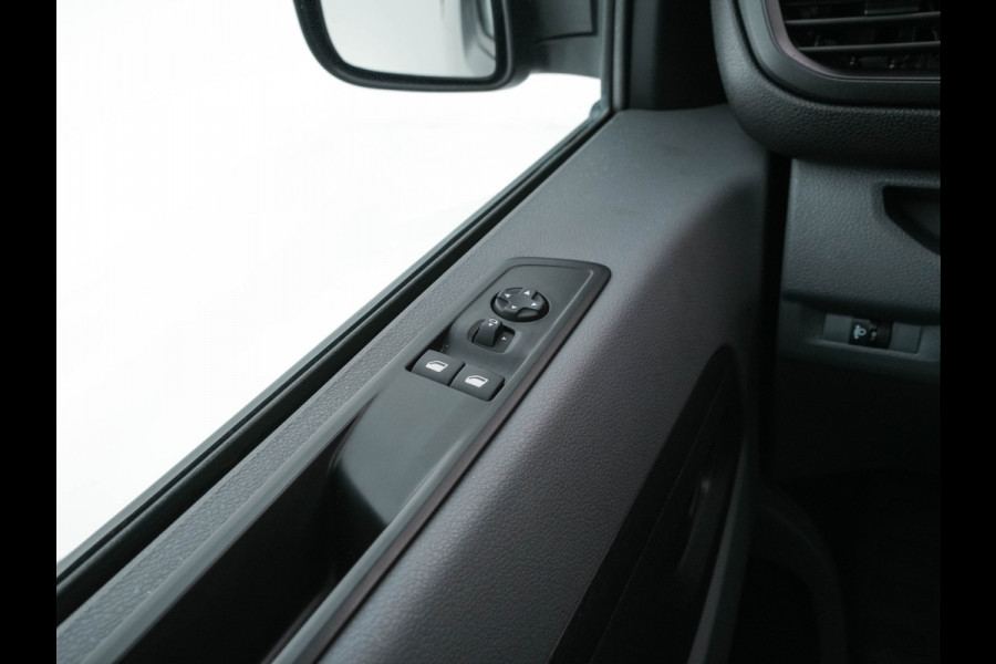 Opel Vivaro-e L2H1 Innovation 50 kWh 3-Pers [ 3-Fase-11kW ] {SOH-93%} Aut. *LEATHER | NAVI-FULLMAP | CAMERA | AIRCO | DAB+ | PDC | CRUISE | CARPLAY*