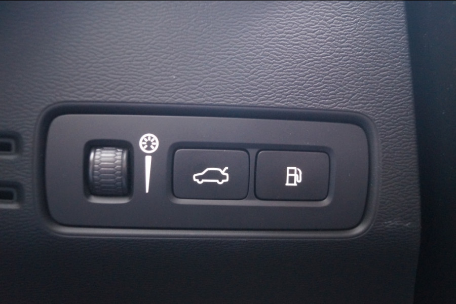 Volvo XC40 1.5 T4 Plug-in Hybrid Core Bright -LEER-NAVI-ECC-