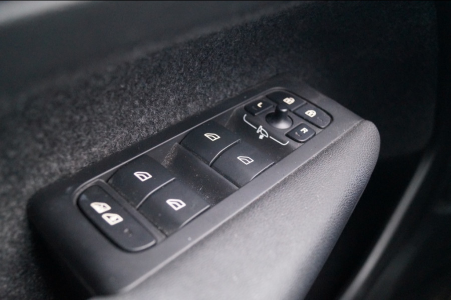 Volvo XC40 1.5 T4 Plug-in Hybrid Core Bright -LEER-NAVI-ECC-