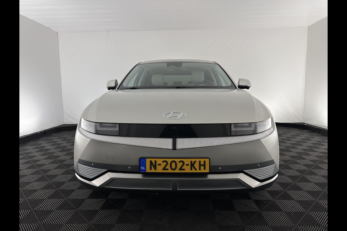 Hyundai IONIQ 5 Lounge 73kWh [ 3-Fase ] {SOH-97%} (INCL-BTW) Aut *HEATPUMP | LEATHER | PREMIUM-AUDIO | FULL-LED | ADAPTIVE-CRUISE | BLINDSPOT | DIGI-COCKPIT | AMBIENTLIGHT | DAB | SHIFT-PADDLES | HEAD-UP | NAVI-FULLMAP | KEYLESS | ...