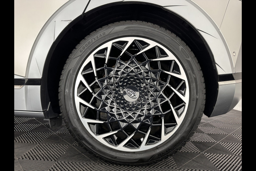 Hyundai IONIQ 5 Lounge 73kWh [ 3-Fase ] {SOH-97%} (INCL-BTW) Aut *HEATPUMP | LEATHER | PREMIUM-AUDIO | FULL-LED | ADAPTIVE-CRUISE | BLINDSPOT | DIGI-COCKPIT | AMBIENTLIGHT | DAB | SHIFT-PADDLES | HEAD-UP | NAVI-FULLMAP | KEYLESS | ...