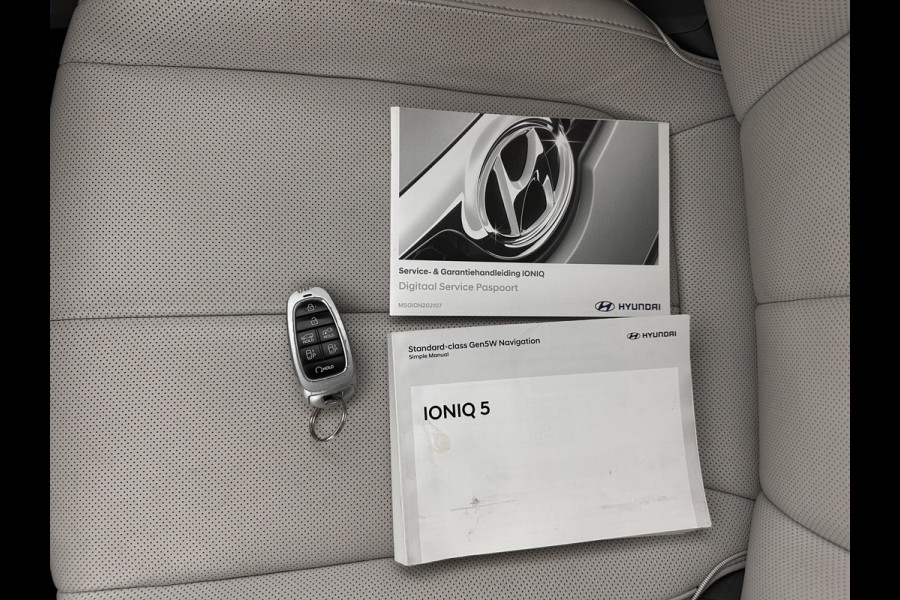 Hyundai IONIQ 5 Lounge 73kWh [ 3-Fase ] {SOH-97%} (INCL-BTW) Aut *HEATPUMP | LEATHER | PREMIUM-AUDIO | FULL-LED | ADAPTIVE-CRUISE | BLINDSPOT | DIGI-COCKPIT | AMBIENTLIGHT | DAB | SHIFT-PADDLES | HEAD-UP | NAVI-FULLMAP | KEYLESS | ...