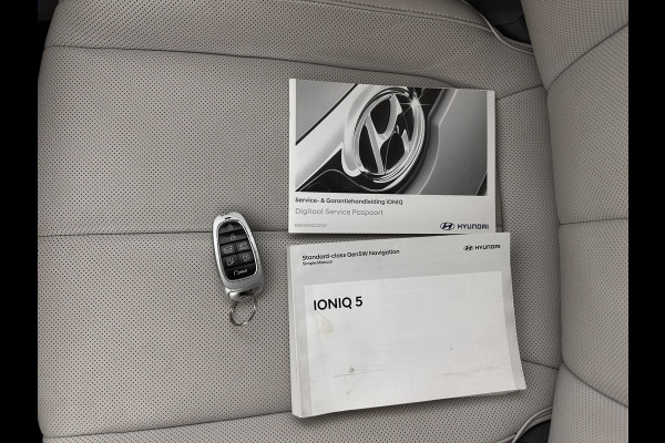 Hyundai IONIQ 5 Lounge 73kWh [ 3-Fase ] {SOH-97%} (INCL-BTW) Aut *HEATPUMP | LEATHER | PREMIUM-AUDIO | FULL-LED | ADAPTIVE-CRUISE | BLINDSPOT | DIGI-COCKPIT | AMBIENTLIGHT | DAB | SHIFT-PADDLES | HEAD-UP | NAVI-FULLMAP | KEYLESS | ...