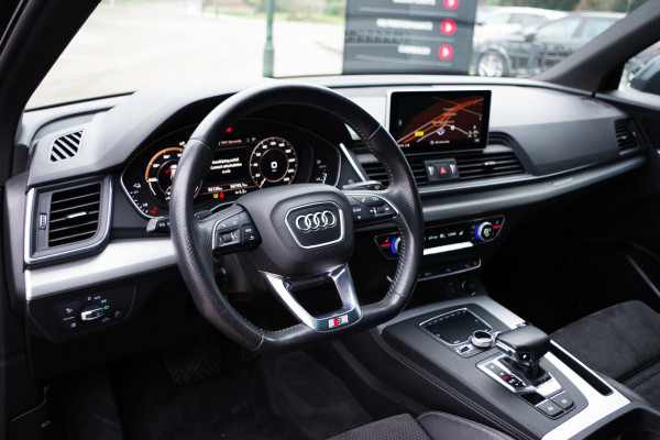 Audi Q5 55 TFSI e 367 PK Quattro Competition S-Line PHEV, Luchtvering, Panoramadak, Camera