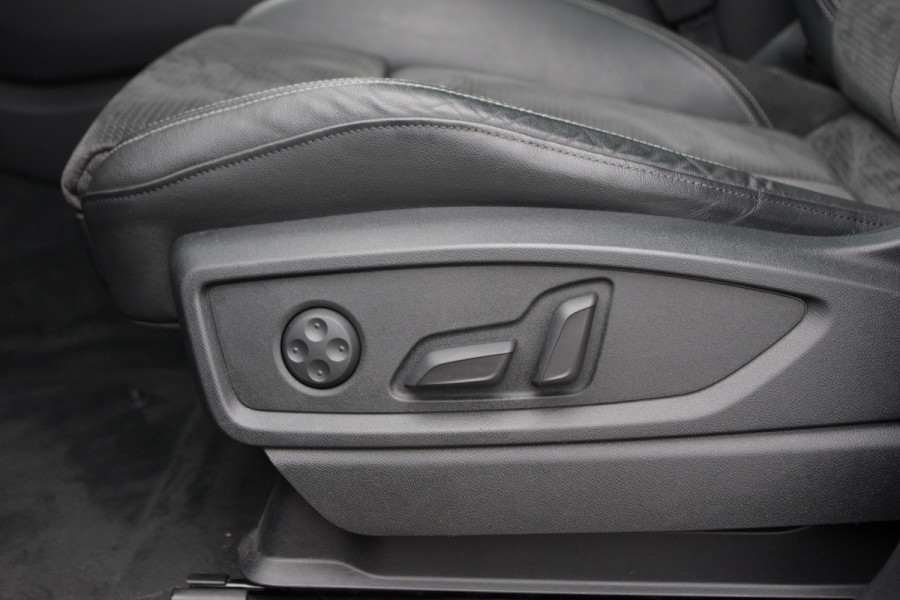 Audi Q5 55 TFSI e 367 PK Quattro Competition S-Line PHEV, Luchtvering, Panoramadak, Camera