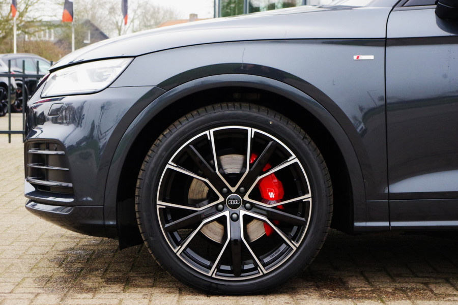 Audi Q5 55 TFSI e 367 PK Quattro Competition S-Line PHEV, Luchtvering, Panoramadak, Camera