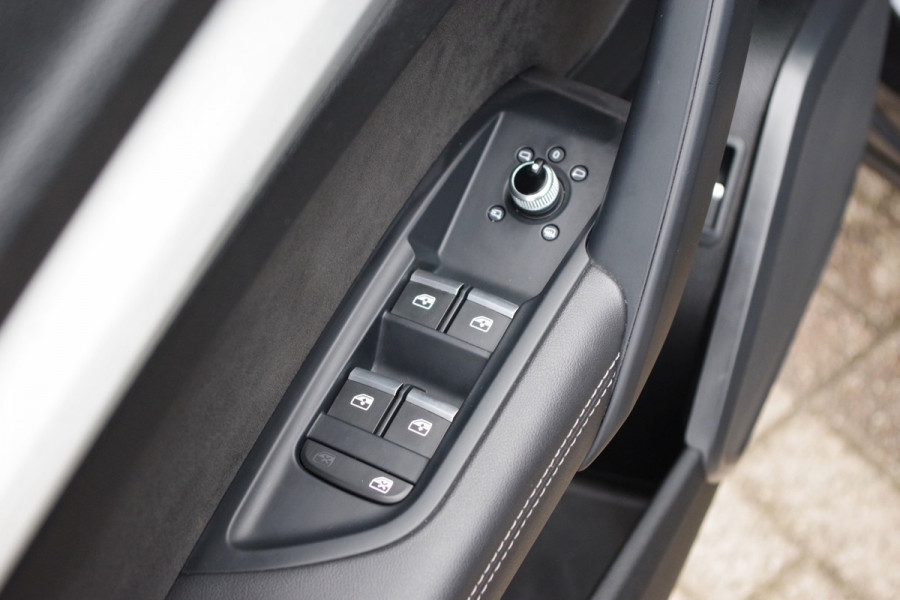 Audi Q5 55 TFSI e 367 PK Quattro Competition S-Line PHEV, Luchtvering, Panoramadak, Camera