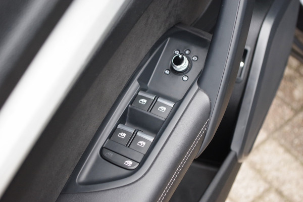 Audi Q5 55 TFSI e 367 PK Quattro Competition S-Line PHEV, Luchtvering, Panoramadak, Camera