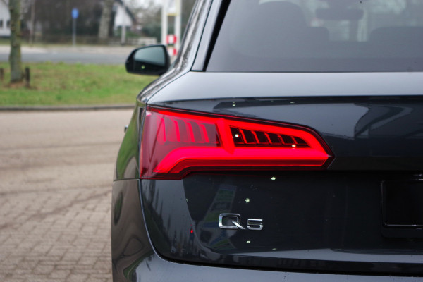 Audi Q5 55 TFSI e 367 PK Quattro Competition S-Line PHEV, Luchtvering, Panoramadak, Camera