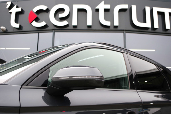 Audi Q5 55 TFSI e 367 PK Quattro Competition S-Line PHEV, Luchtvering, Panoramadak, Camera