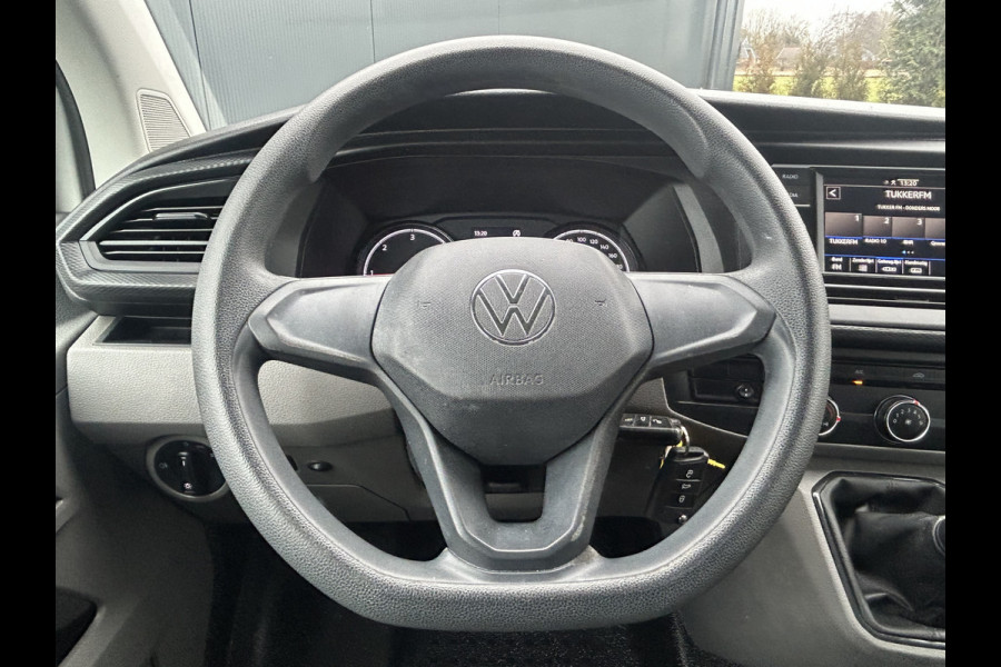 Volkswagen Transporter 2.0 TDI 111 PK / L2H1 / DUBBE CABINE / 1e EIG. / IMPERIAAL / TREKHAAK / AIRCO / CRUISE