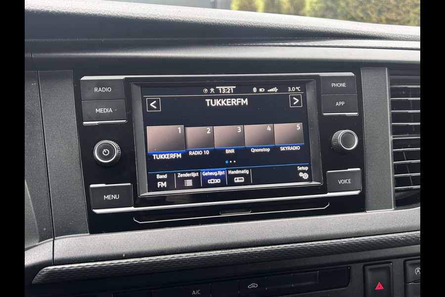 Volkswagen Transporter 2.0 TDI 111 PK / L2H1 / DUBBE CABINE / 1e EIG. / IMPERIAAL / TREKHAAK / AIRCO / CRUISE