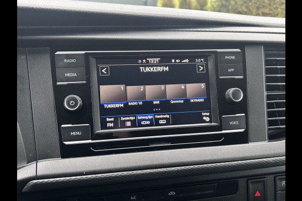 Volkswagen Transporter 2.0 TDI 111 PK / L2H1 / DUBBE CABINE / 1e EIG. / IMPERIAAL / TREKHAAK / AIRCO / CRUISE