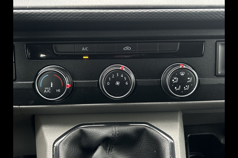 Volkswagen Transporter 2.0 TDI 111 PK / L2H1 / DUBBE CABINE / 1e EIG. / IMPERIAAL / TREKHAAK / AIRCO / CRUISE