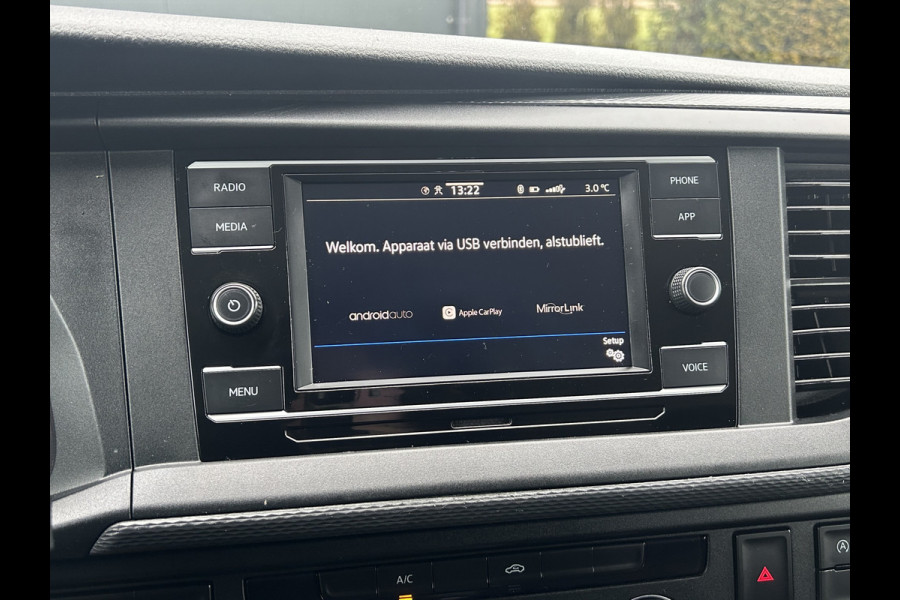 Volkswagen Transporter 2.0 TDI 111 PK / L2H1 / DUBBE CABINE / 1e EIG. / IMPERIAAL / TREKHAAK / AIRCO / CRUISE