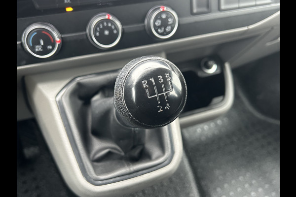 Volkswagen Transporter 2.0 TDI 111 PK / L2H1 / DUBBE CABINE / 1e EIG. / IMPERIAAL / TREKHAAK / AIRCO / CRUISE
