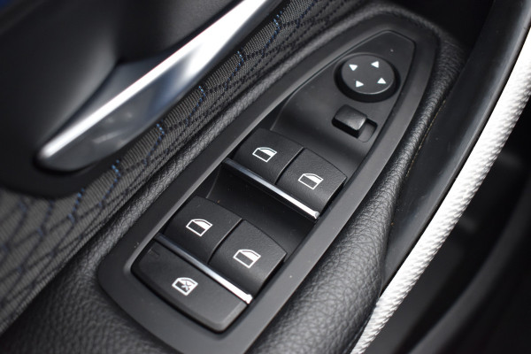 BMW 3 Serie Touring 318i Edition Automaat M Sport Shadow Executive / Navigatie / Clima / Keyless / Trekhaak / 18"LM