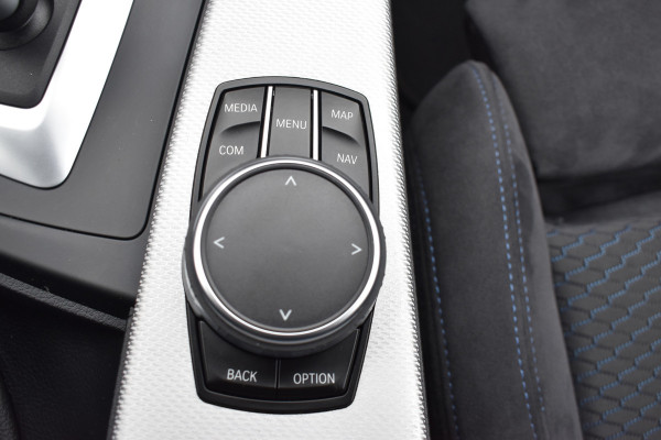 BMW 3 Serie Touring 318i Edition Automaat M Sport Shadow Executive / Navigatie / Clima / Keyless / Trekhaak / 18"LM