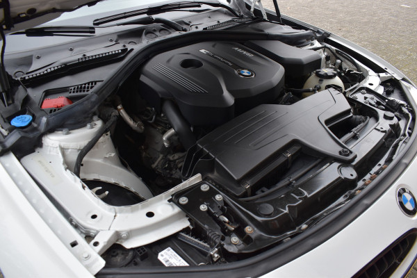 BMW 3 Serie Touring 318i Edition Automaat M Sport Shadow Executive / Navigatie / Clima / Keyless / Trekhaak / 18"LM