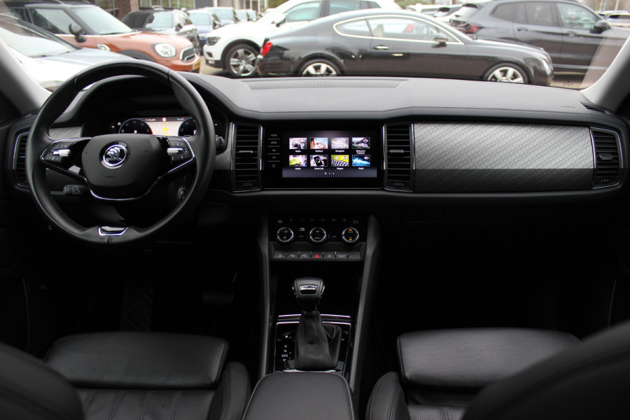 Škoda Kodiaq 1.5 TSI Business Edition Plus / Trekhaak / 360Camera / Leder / CarPlay / Keyless / 19'' / Matrix LED / Stoelventilatie / Stoelverwarming V+A / Stuurverwarming / Dodehoek / DAB / ACC