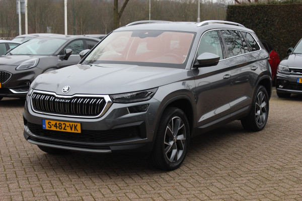 Škoda Kodiaq 1.5 TSI Business Edition Plus / Trekhaak / 360Camera / Leder / CarPlay / Keyless / 19'' / Matrix LED / Stoelventilatie / Stoelverwarming V+A / Stuurverwarming / Dodehoek / DAB / ACC