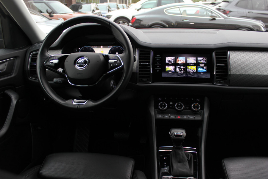 Škoda Kodiaq 1.5 TSI Business Edition Plus / Trekhaak / 360Camera / Leder / CarPlay / Keyless / 19'' / Matrix LED / Stoelventilatie / Stoelverwarming V+A / Stuurverwarming / Dodehoek / DAB / ACC