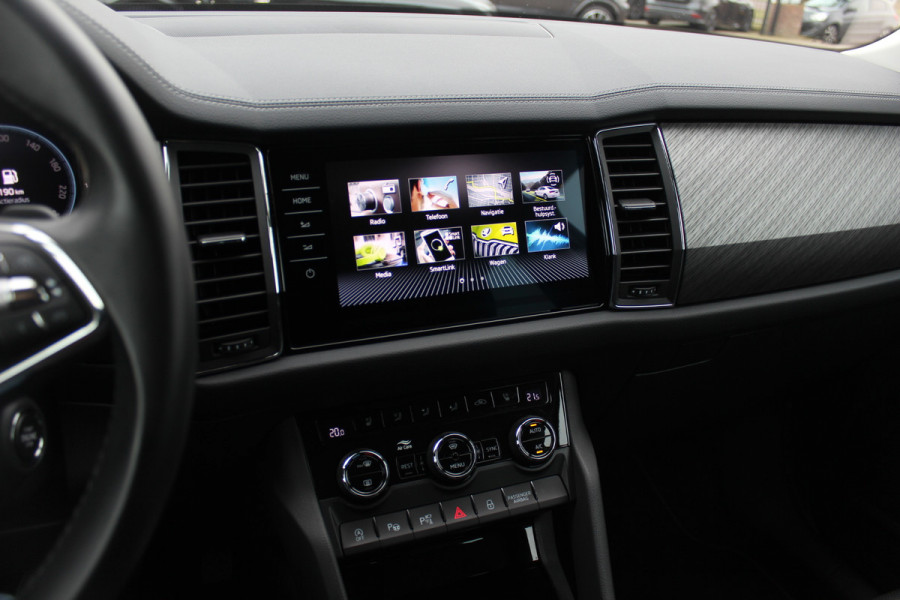 Škoda Kodiaq 1.5 TSI Business Edition Plus / Trekhaak / 360Camera / Leder / CarPlay / Keyless / 19'' / Matrix LED / Stoelventilatie / Stoelverwarming V+A / Stuurverwarming / Dodehoek / DAB / ACC