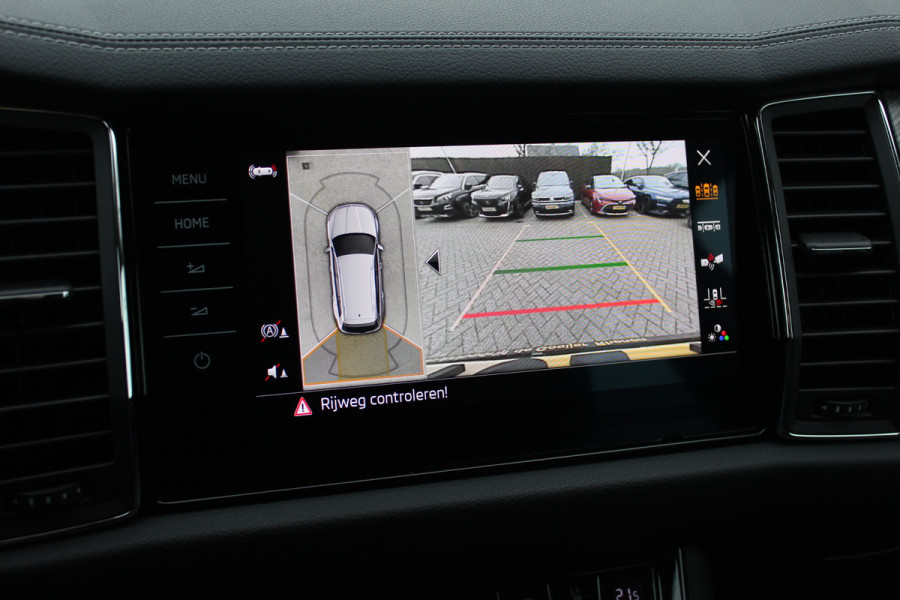 Škoda Kodiaq 1.5 TSI Business Edition Plus / Trekhaak / 360Camera / Leder / CarPlay / Keyless / 19'' / Matrix LED / Stoelventilatie / Stoelverwarming V+A / Stuurverwarming / Dodehoek / DAB / ACC
