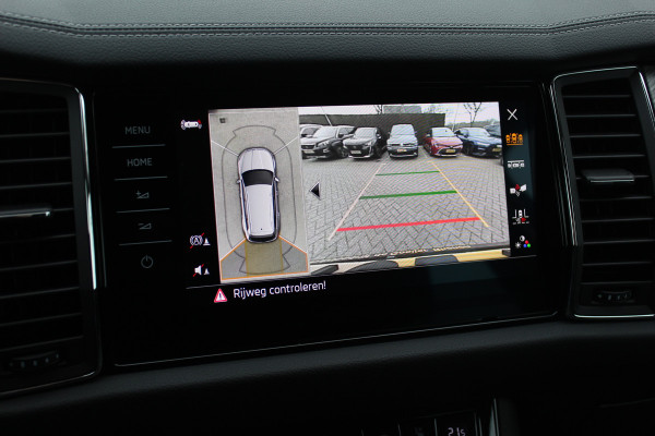 Škoda Kodiaq 1.5 TSI Business Edition Plus / Trekhaak / 360Camera / Leder / CarPlay / Keyless / 19'' / Matrix LED / Stoelventilatie / Stoelverwarming V+A / Stuurverwarming / Dodehoek / DAB / ACC