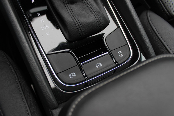 Škoda Kodiaq 1.5 TSI Business Edition Plus / Trekhaak / 360Camera / Leder / CarPlay / Keyless / 19'' / Matrix LED / Stoelventilatie / Stoelverwarming V+A / Stuurverwarming / Dodehoek / DAB / ACC