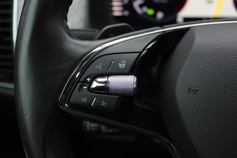 Škoda Kodiaq 1.5 TSI Business Edition Plus / Trekhaak / 360Camera / Leder / CarPlay / Keyless / 19'' / Matrix LED / Stoelventilatie / Stoelverwarming V+A / Stuurverwarming / Dodehoek / DAB / ACC