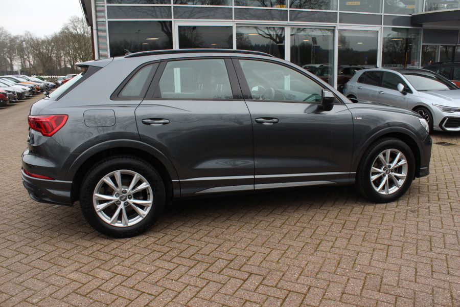 Audi Q3 35 TFSI Pro Line 3x S-Line / Navigatie / Half leder / 18'' / LED Koplampen / Parkeerhulp achter / Stoelverwarming / Cruise Control