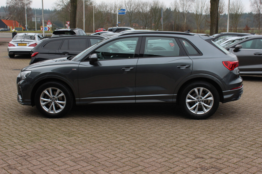 Audi Q3 35 TFSI Pro Line 3x S-Line / Navigatie / Half leder / 18'' / LED Koplampen / Parkeerhulp achter / Stoelverwarming / Cruise Control
