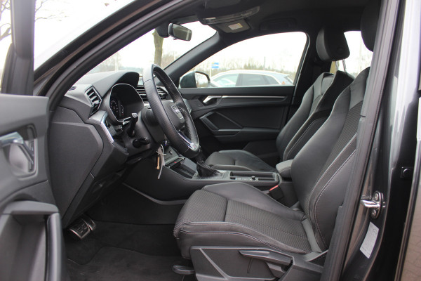 Audi Q3 35 TFSI Pro Line 3x S-Line / Navigatie / Half leder / 18'' / LED Koplampen / Parkeerhulp achter / Stoelverwarming / Cruise Control