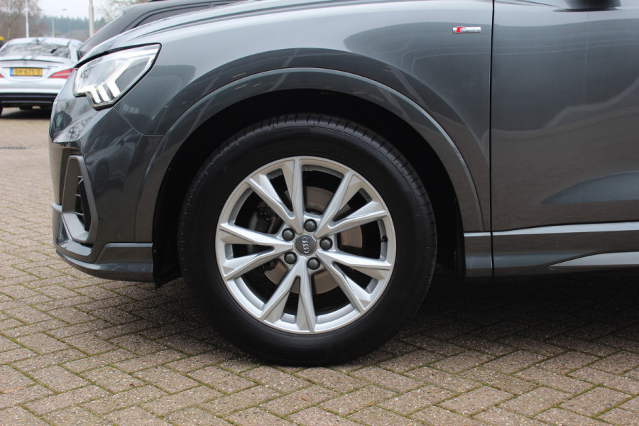 Audi Q3 35 TFSI Pro Line 3x S-Line / Navigatie / Half leder / 18'' / LED Koplampen / Parkeerhulp achter / Stoelverwarming / Cruise Control