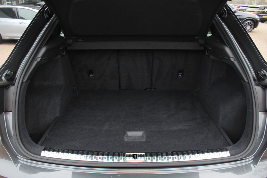 Audi Q3 35 TFSI Pro Line 3x S-Line / Navigatie / Half leder / 18'' / LED Koplampen / Parkeerhulp achter / Stoelverwarming / Cruise Control