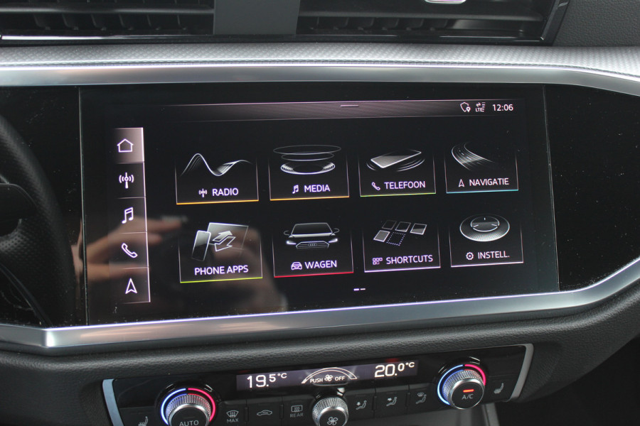 Audi Q3 35 TFSI Pro Line 3x S-Line / Navigatie / Half leder / 18'' / LED Koplampen / Parkeerhulp achter / Stoelverwarming / Cruise Control