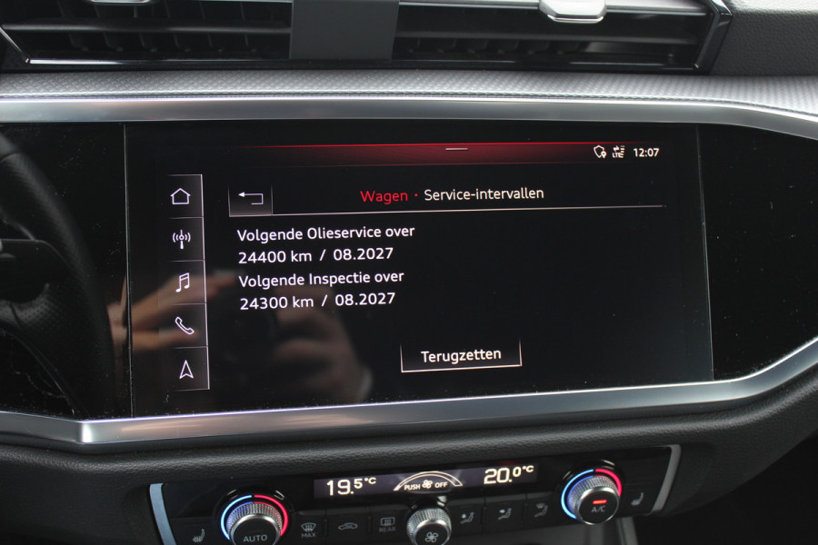 Audi Q3 35 TFSI Pro Line 3x S-Line / Navigatie / Half leder / 18'' / LED Koplampen / Parkeerhulp achter / Stoelverwarming / Cruise Control
