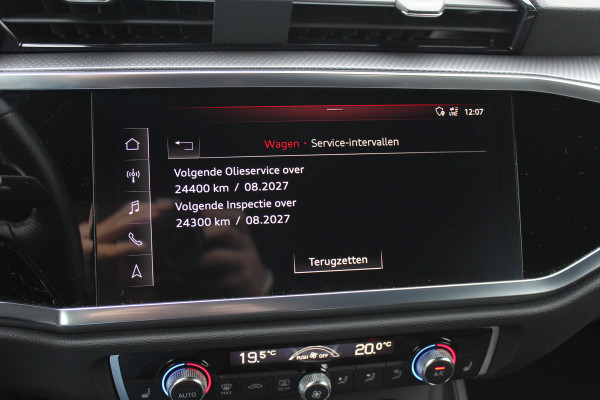 Audi Q3 35 TFSI Pro Line 3x S-Line / Navigatie / Half leder / 18'' / LED Koplampen / Parkeerhulp achter / Stoelverwarming / Cruise Control