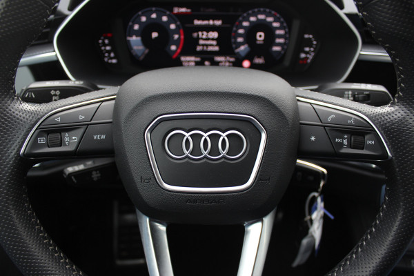 Audi Q3 35 TFSI Pro Line 3x S-Line / Navigatie / Half leder / 18'' / LED Koplampen / Parkeerhulp achter / Stoelverwarming / Cruise Control