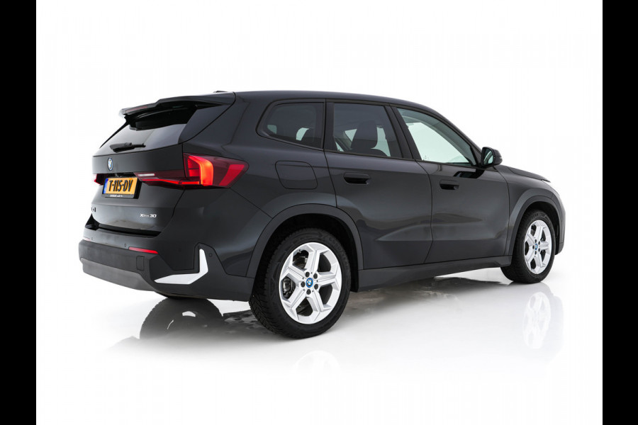 BMW iX1 xDrive30 Launch Edition 67 kWh [ 3-Fase-11kW ] {SOH-100%} (INCL-BTW) Aut. *FULL-LED | DIGI-COCKPIT | DAB+ | NAVI-FULLMAP | PRIVACYGLASS | COMFORTSEATS | ECC | PDC | CRUISE | 18''ALU*