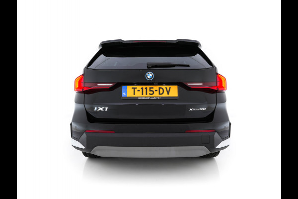 BMW iX1 xDrive30 Launch Edition 67 kWh [ 3-Fase-11kW ] {SOH-100%} (INCL-BTW) Aut. *FULL-LED | DIGI-COCKPIT | DAB+ | NAVI-FULLMAP | PRIVACYGLASS | COMFORTSEATS | ECC | PDC | CRUISE | 18''ALU*