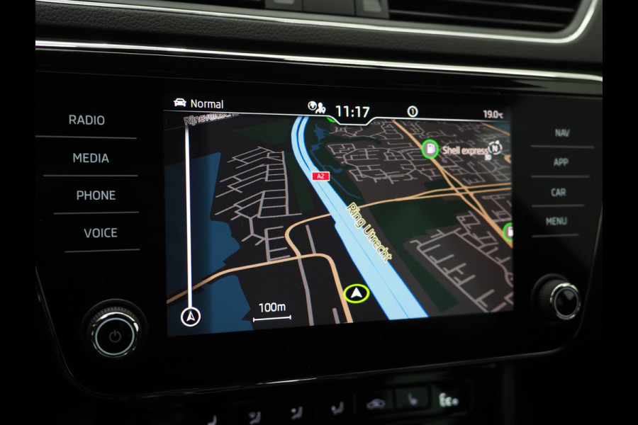 Škoda Superb Combi 1.4 TSI iV Laurin & Klement | Canton | Leder | Trekhaak | Memory | Virtual | Adaptive Cruise | Keyless | Carplay