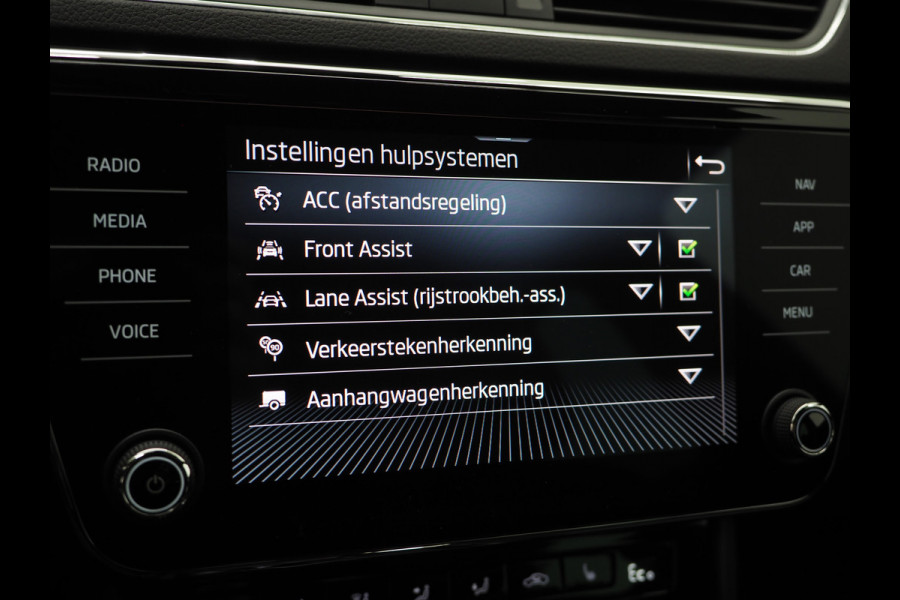 Škoda Superb Combi 1.4 TSI iV Laurin & Klement | Canton | Leder | Trekhaak | Memory | Virtual | Adaptive Cruise | Keyless | Carplay